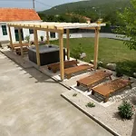 House Ivan 2 With Heated Pool Tatil Evi