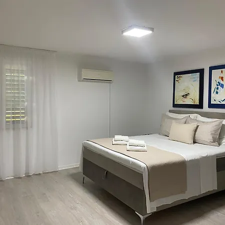 House Ivan 2 With Heated Pool Hébergement de vacances Neoric