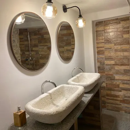 Hébergement de vacances House Ivan 2 With Heated Pool *