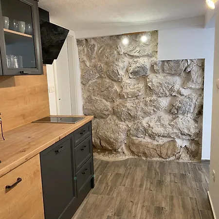 House Ivan 2 With Heated Pool Hébergement de vacances *