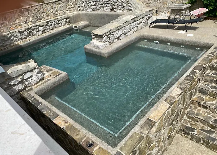 Hébergement de vacances House Ivan 2 With Heated Pool