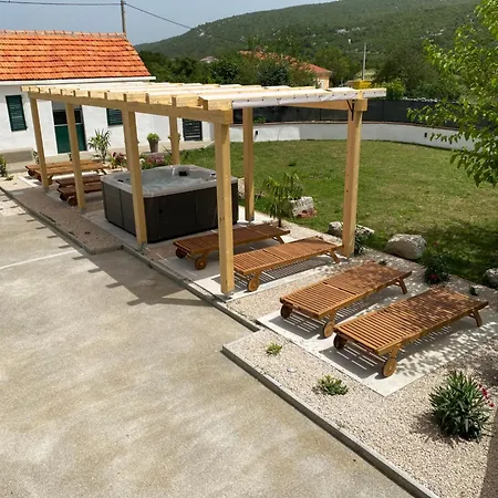 House Ivan 2 With Heated Pool Hébergement de vacances