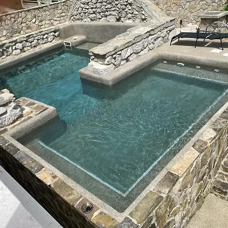 Hébergement de vacances House Ivan 2 With Heated Pool