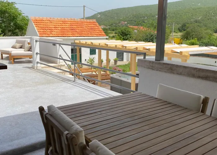 House Ivan 2 With Heated Pool