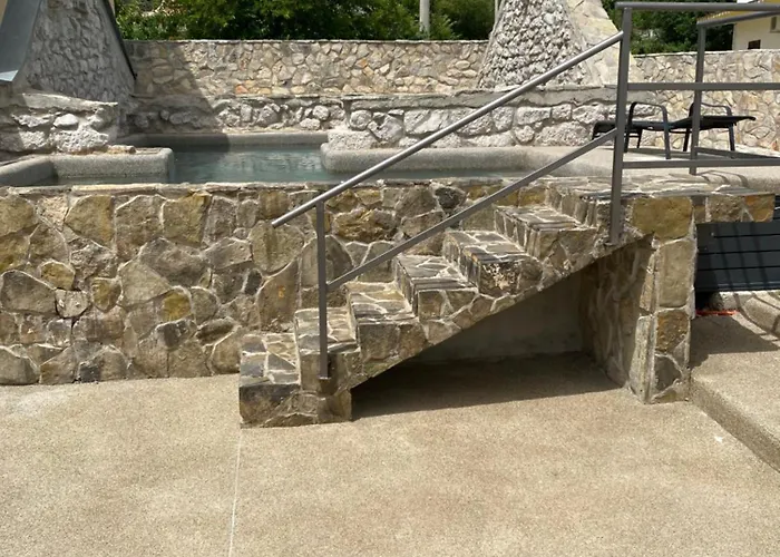 House Ivan 2 With Heated Pool